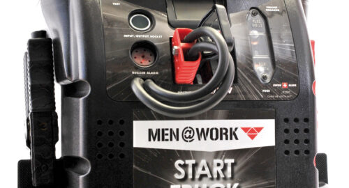 Men at Work: Starthilfe-Booster für Trucks
