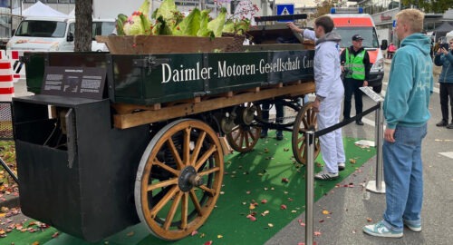 Erster Lkw der Welt absolvierte nach Restaurierung offiziellen Einsatz.