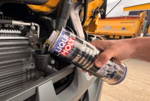 Motorspülung von Liqui Moly entfernt Ablagerungen im Ölsystem.