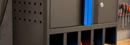 Lade- und Lagerschrank für Akku-Werkzeuge